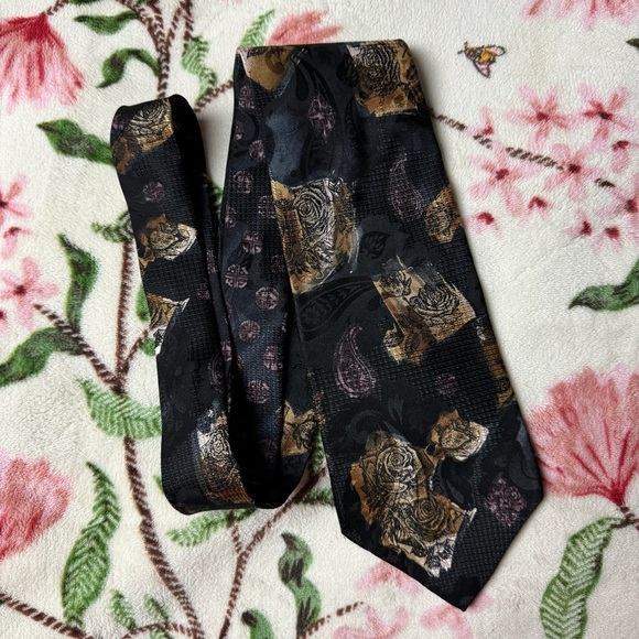 Huntinf Horn Other - Sophisticated Black and Gold Patterned Men's Tie